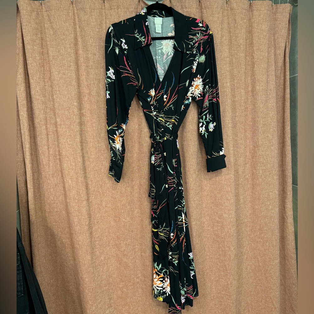 H&M long button-up tie dress, size large